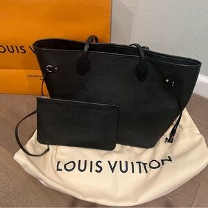 Authentic Louis Vuitton Neverfull MM Epi Leather Black Bag Gently Used